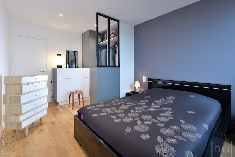 Photographie immobilière d’une chambre bleue à la Croix-Rousse