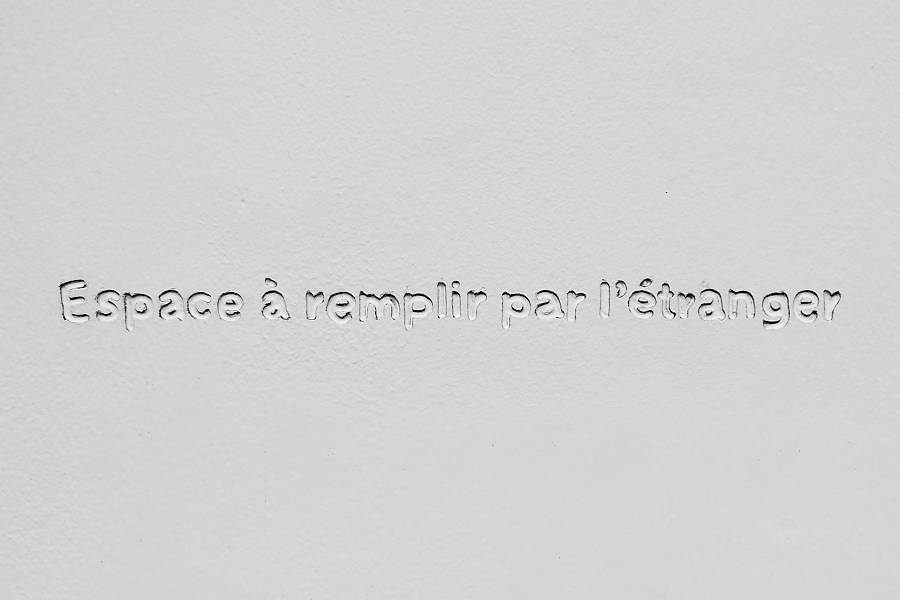 Engraved texts by Latifa Echakhch – Hospitalité