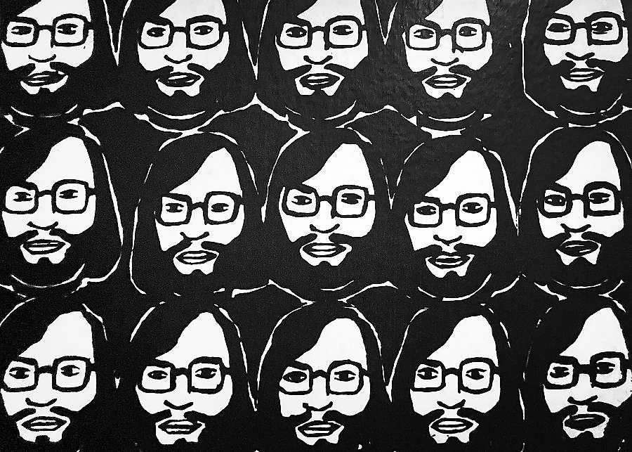 gros plan sur des visages dupliqués en noir et blanc de Guillaumon sur un mur