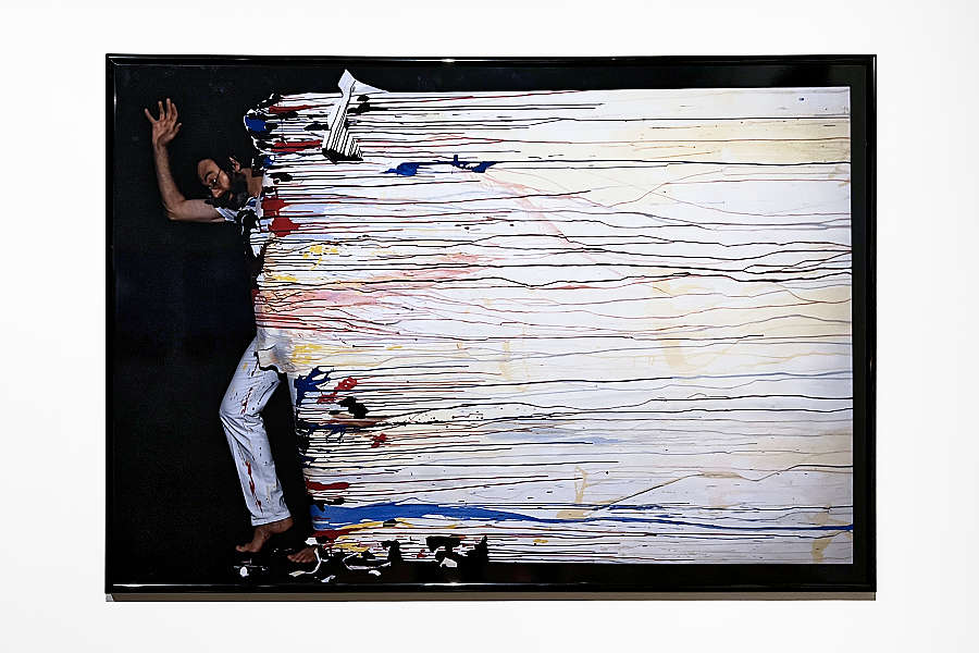 Jean-Claude Guillaumon s'efface sous une trainée de peinture